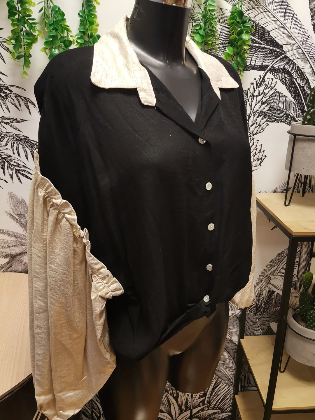 CHEMISE COL ET MANCHES DORÉS LAETITIA NOIRE